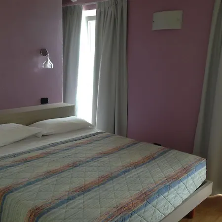 Apartahotel Cafelicita - View - Infinity Pool - Jacuzzi Gravedona